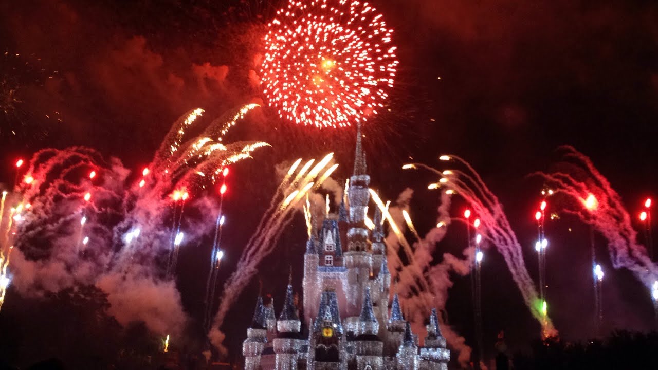 2014 New Years Fireworks - Walt Disney's Magical Kingdom - Fantasy in the Sky