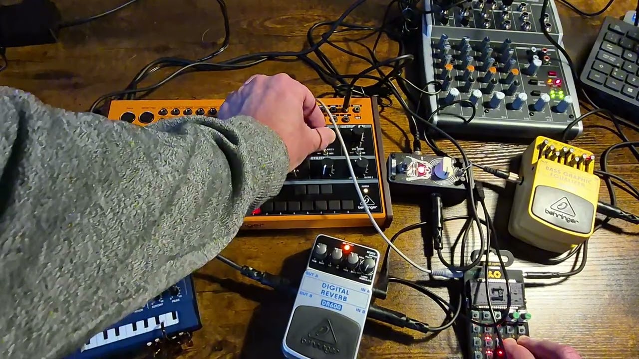 Wednesday Jam #synth #behringer #pocketoperator 