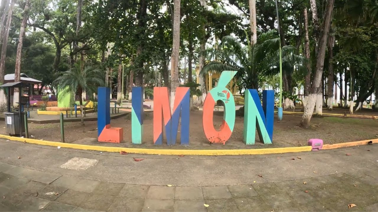 PARQUE CENTRAL DE LIMÓN🇨🇷 Y SU GENTE. COSTA RICA.