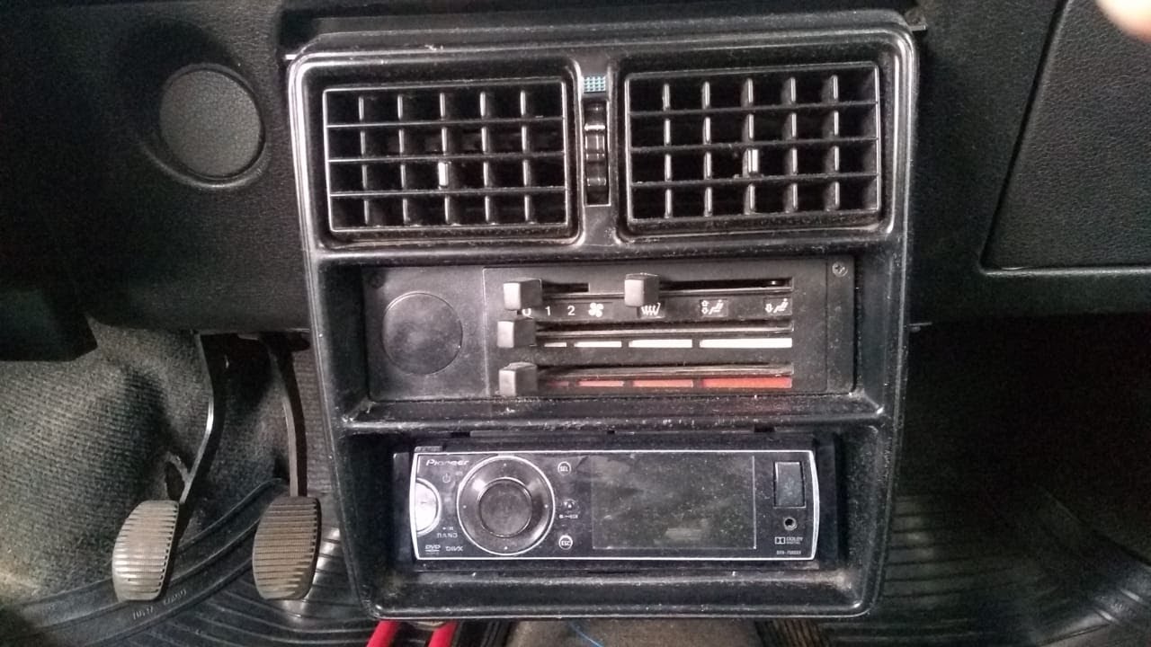 Fiat Uno Mille 1994: Limpeza do sistema de ventilação e revisão nos comandos do ar quente
