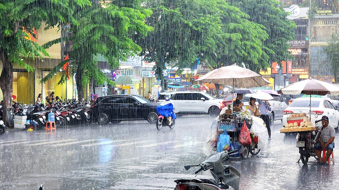 MƯA SÀI GÒN 2026 | SÀI GÒN CHIỀU MƯA SẤM CHỚP ĐÙNG ĐÙNG , WALKING IN THE RAIN HO CHI MINH CITY 2026