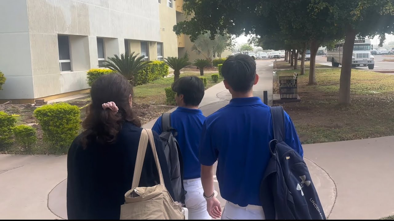 Estudiantes de medicina haciendo de todo menos ESTUDIAR