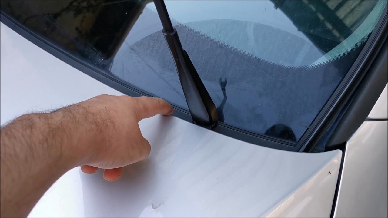 Audi A4 B8 - How to change windshield (windscreen) wipers and what size to use 🌧️