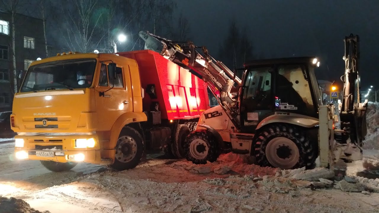 Уборка дворов от снега
