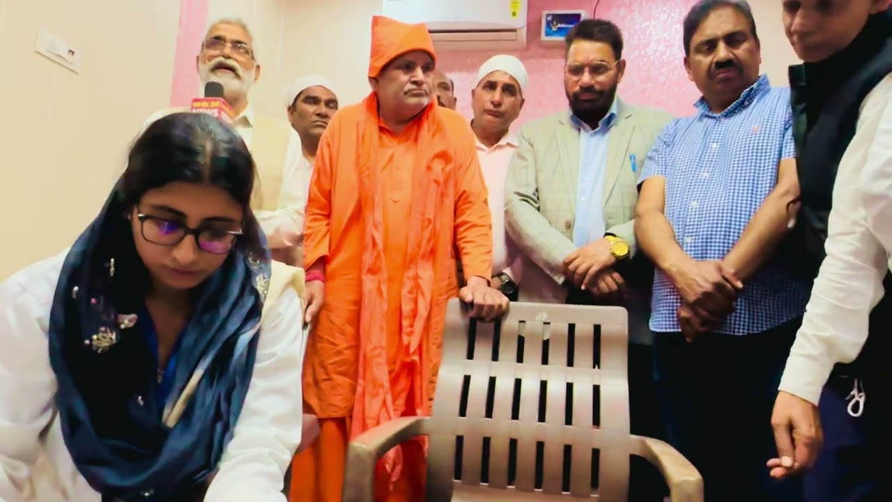 ਸਰਬੱਤ ਦਾ ਭਲਾ ਵਲੋਂ ਅੱਖਾਂ ਦੇ ਫ੍ਰੀ ਮੈਡੀਕਲ ਕੈਂਪ ਦੀ ਜਾਣਕਾਰੀ ਦਿੰਦੇ ਹੋਏ ਟੀਮ ਮੈਬਰ । Satlok Dhaa Rattewal 