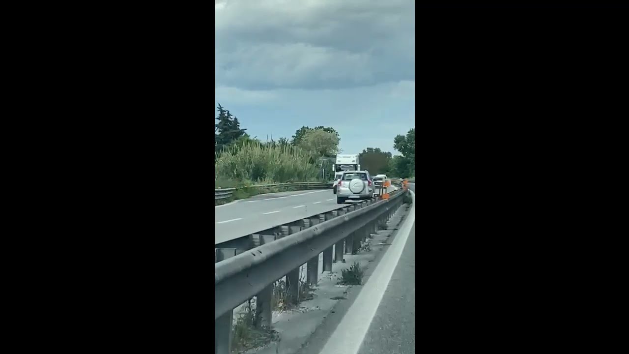 Morrovalle, auto contromano in superstrada si schianta contro un furgone
