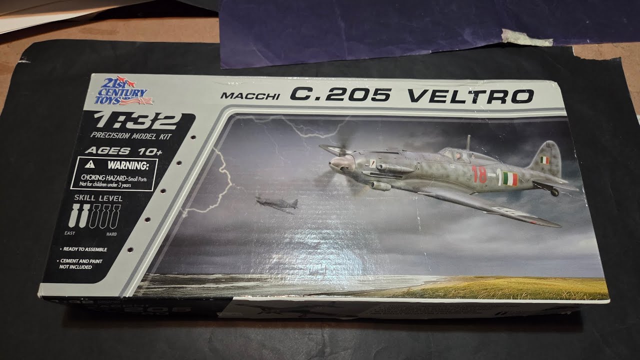 Unboxing: Macchi C.205 