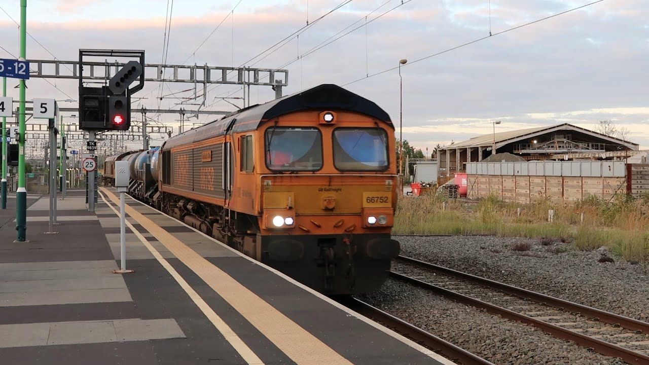 Freight trains and RHTT at Bletchley 10/10/2024