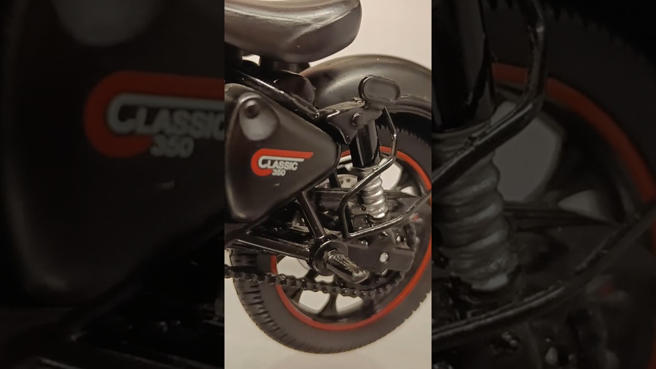 Royal Enfield classic 350 Bullet die cast toy collector  toy bike