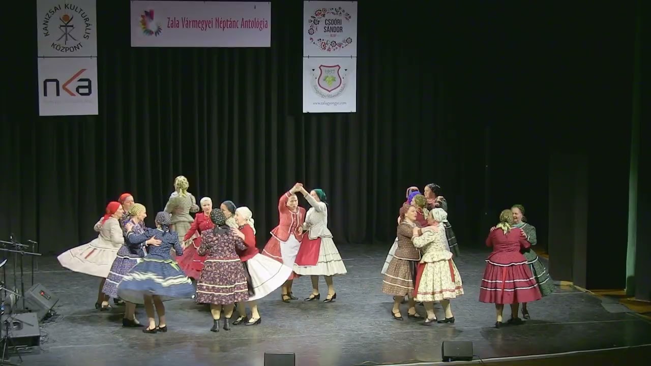 10 Szarkaláb Táncegyüttes - „A bökönyi templom tetejére...” – asszonycsárdás Bökönyből