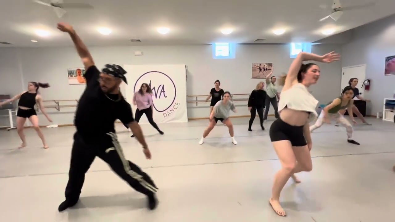 CHIHIRO | Contemporary with Audrey