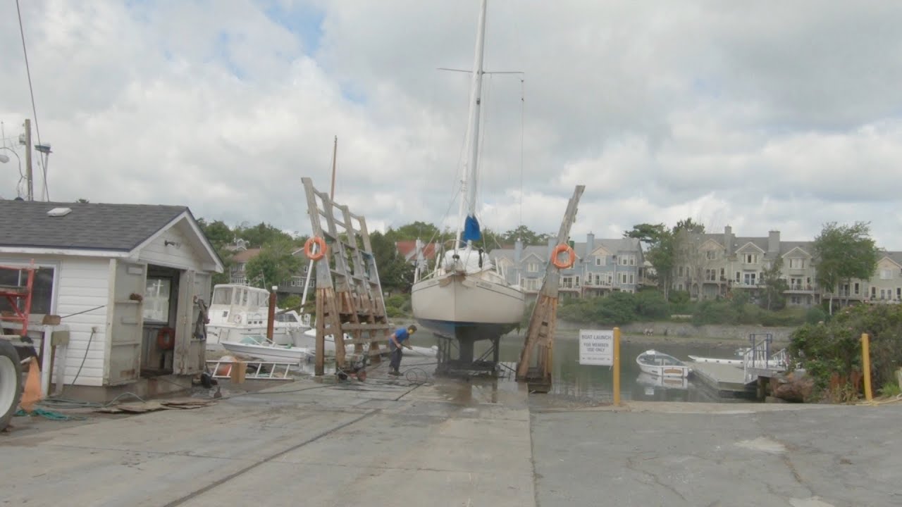 hauling my bayfield 29 out to remove the prop shaft