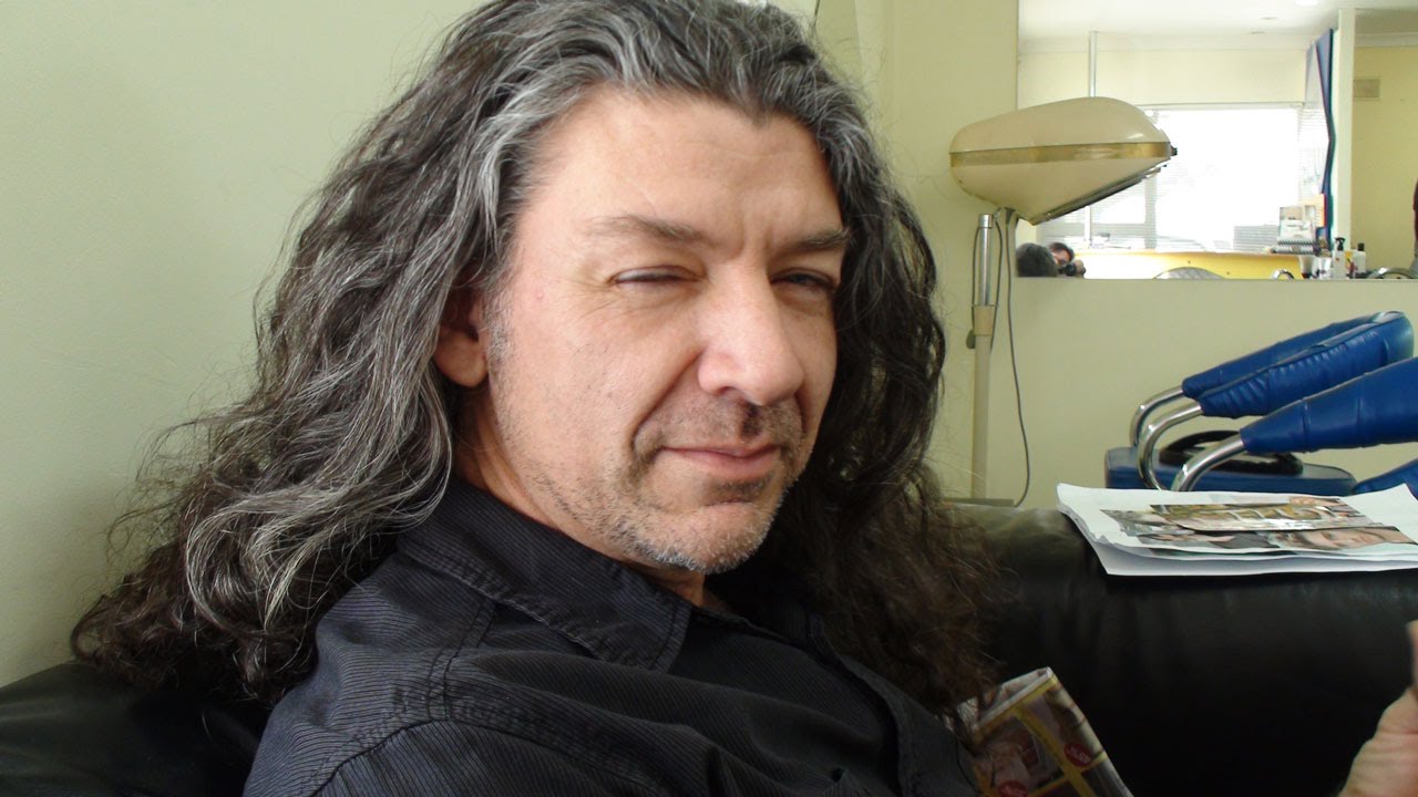 A man cuts his hair after 22 years (Mongo Slade)