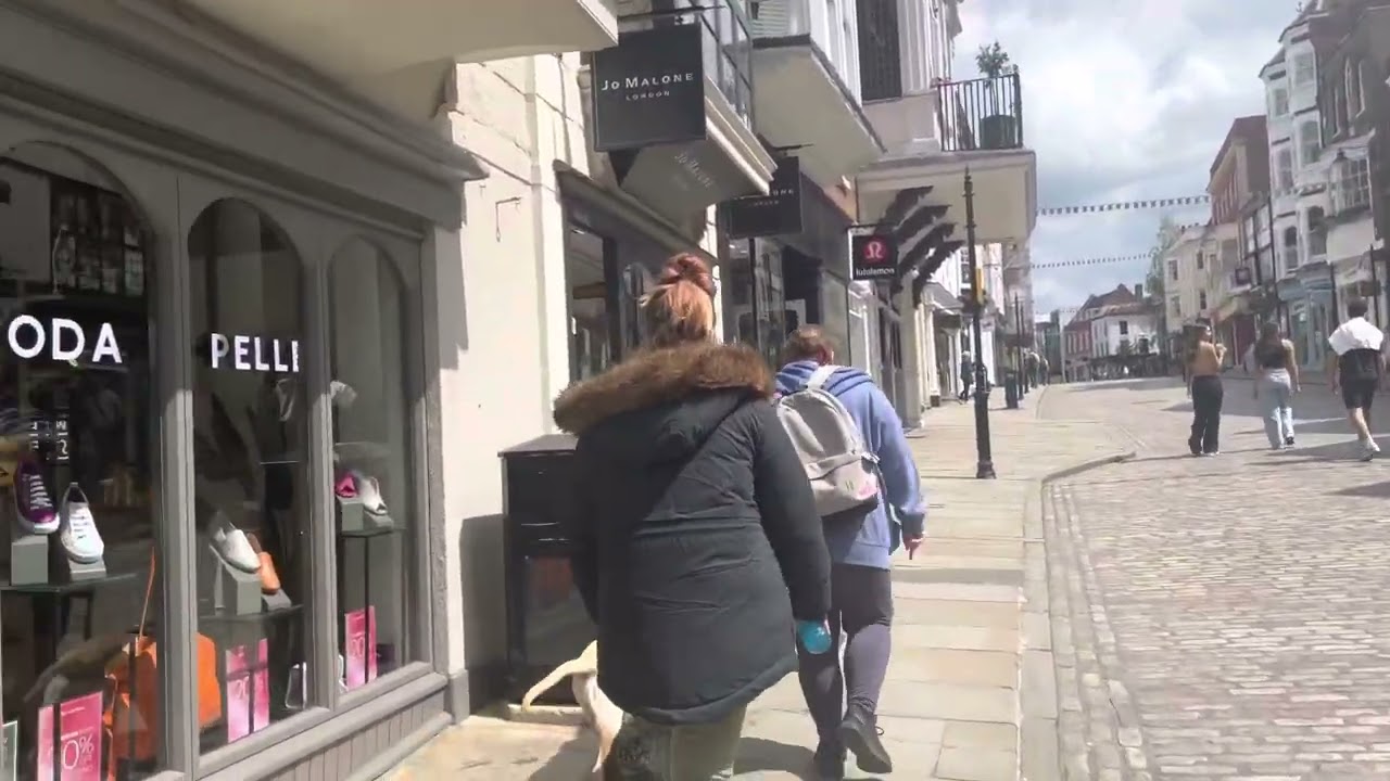 Walking around guildford town centre on a lovely sunny afternoon.