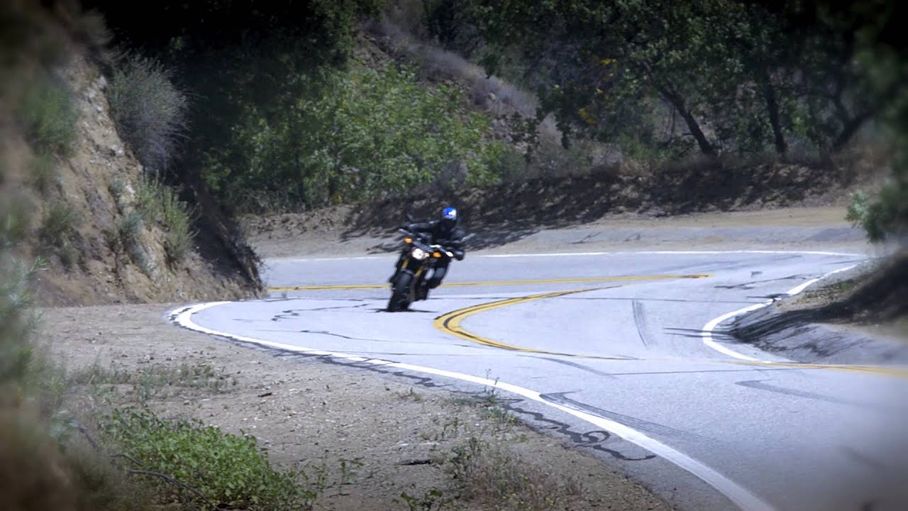 Yamaha FZ-09 vs Triumph Street Triple