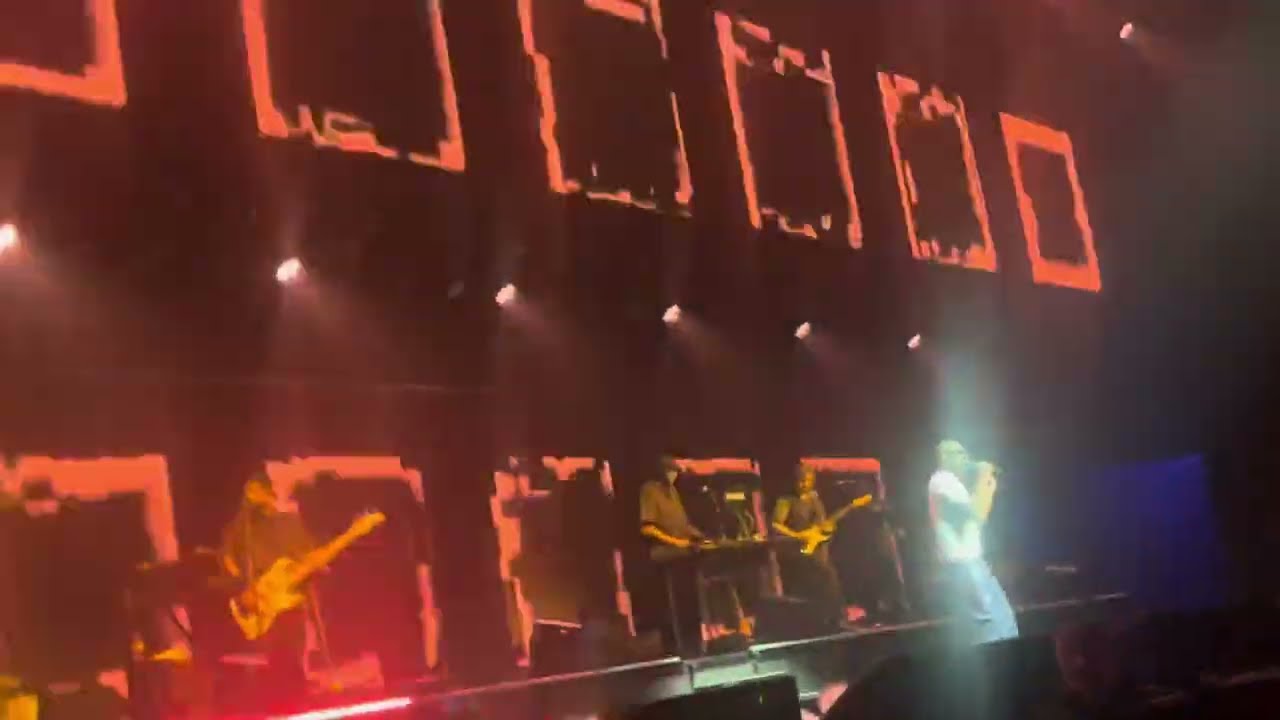 Maître Gims LAISSER PASSER live Zénith Amiens (30/11/2024)