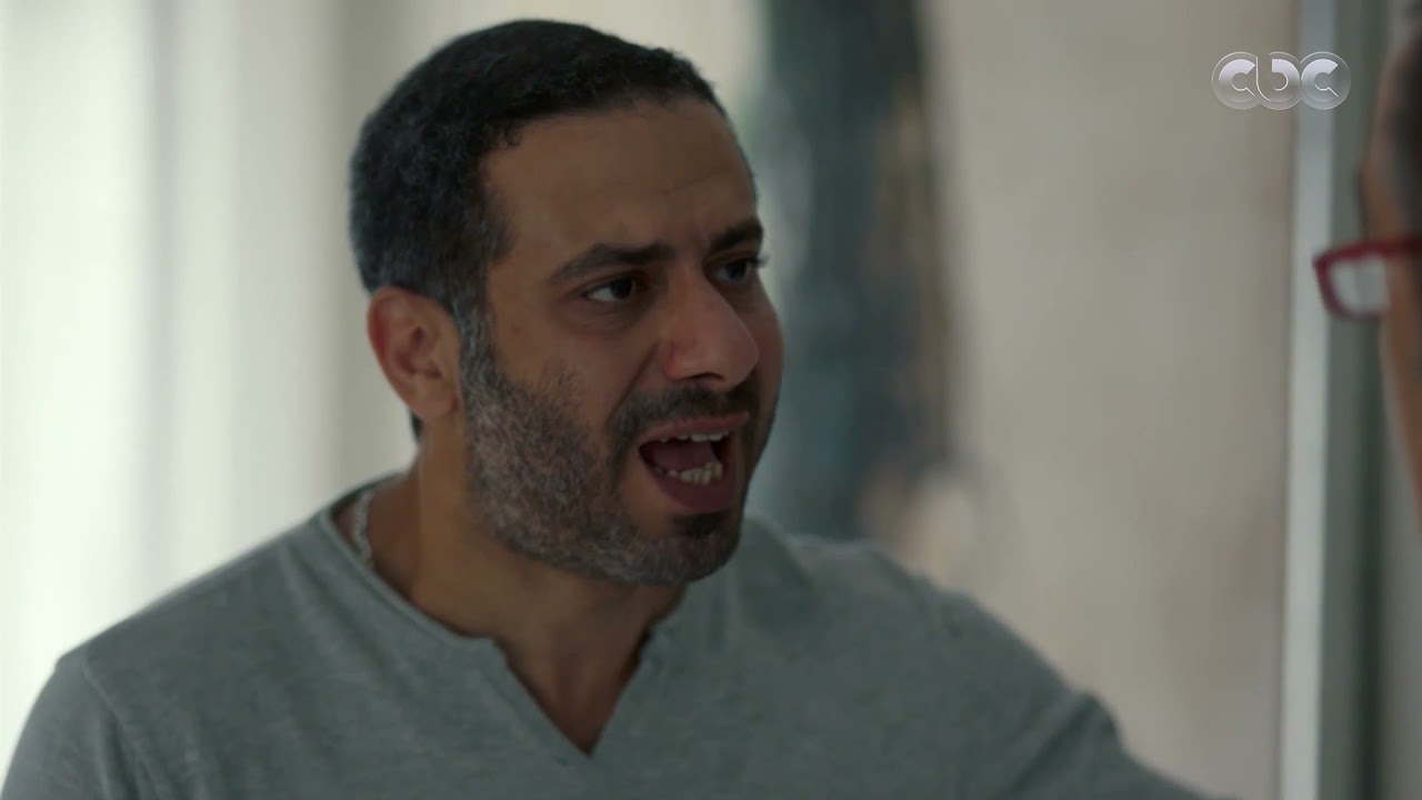 "مالك مرتبك ليه هو أنت اللي عملت في مراتك كده!".. والد كريم بيشك إن ابنه له علاقة بحادثة سلمى!