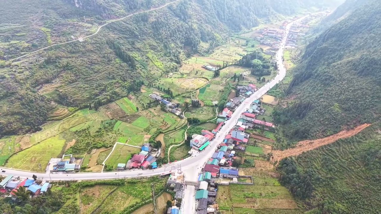 PHỐ CÁO HÀ GIANG - CHIÊM NGƯỠNG BỨC TRANH THỔ CẨM GIỮA ĐẠI NGÀN