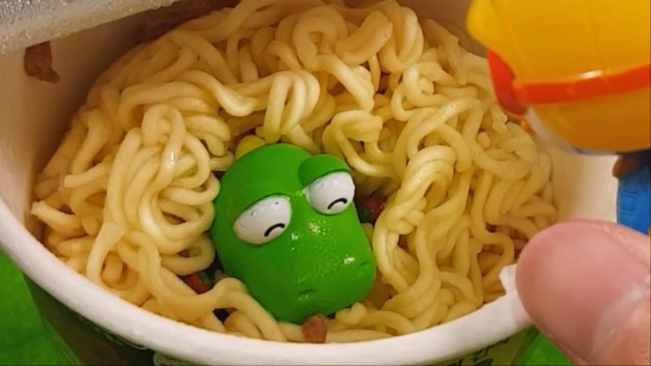 [정답편] 엉망진창 막장뽀로로로로 짜장면 만들기! Pororo Noodle eating ★장난감애니- 캐릭온TV