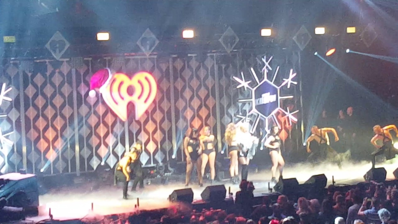 Britney Spears - Stronger and You Drive Me Crazy 102.7 KIIS FM  Jingle Ball 12/2/16