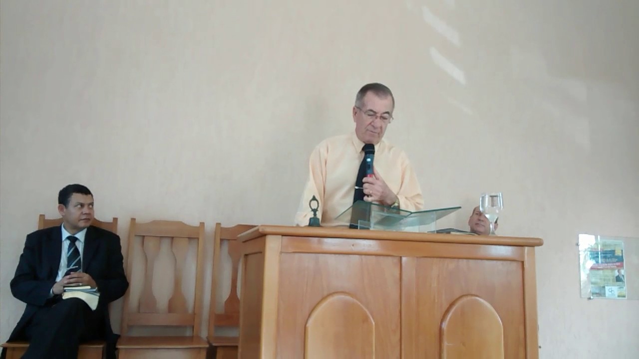 Adilson Gigante louvando na Assembleia de Deus em Fazenda Tanque Cariacica ES.(4)