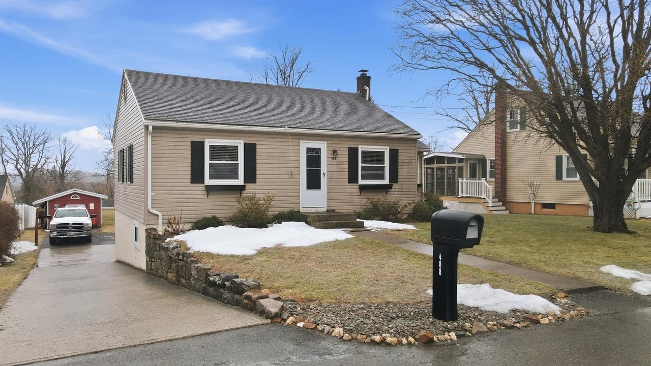 488 Sportsman Club Rd, Nazareth, PA