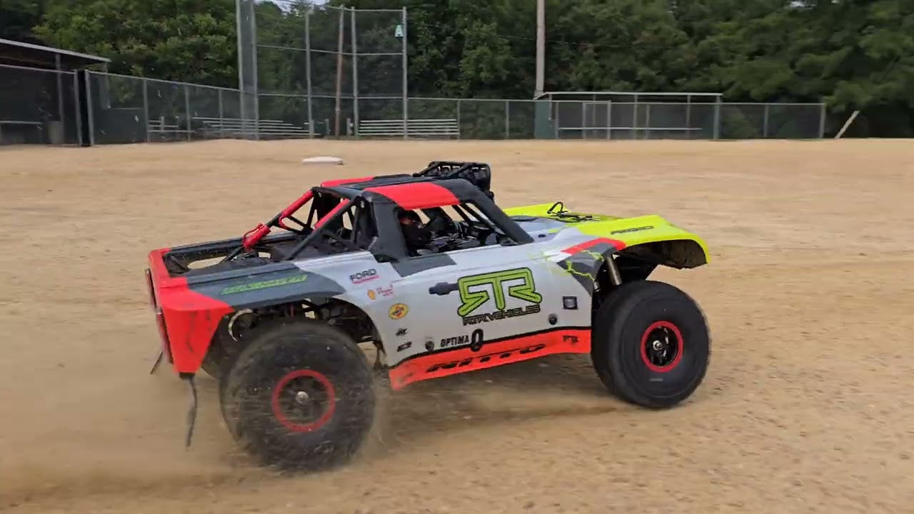 NEW FMS, FULLY LICENSED 1/7 FORD BRONCO. EL, BANDITO!! ON 6s ripping at the park. First run. WOW! 