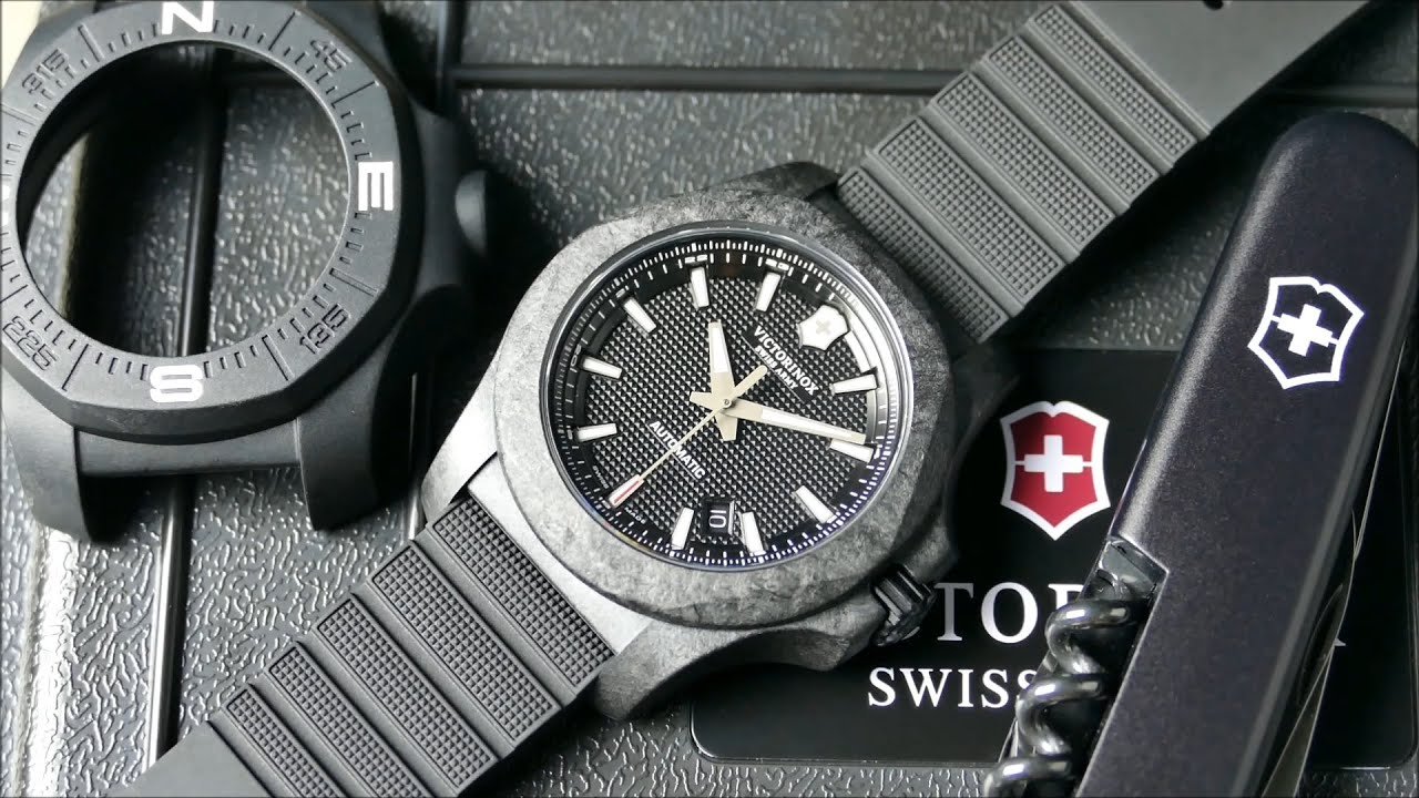 На запястье, с рук: Victorinox – механические часы из карбона I.N.O.X., идеально подходящие для т...