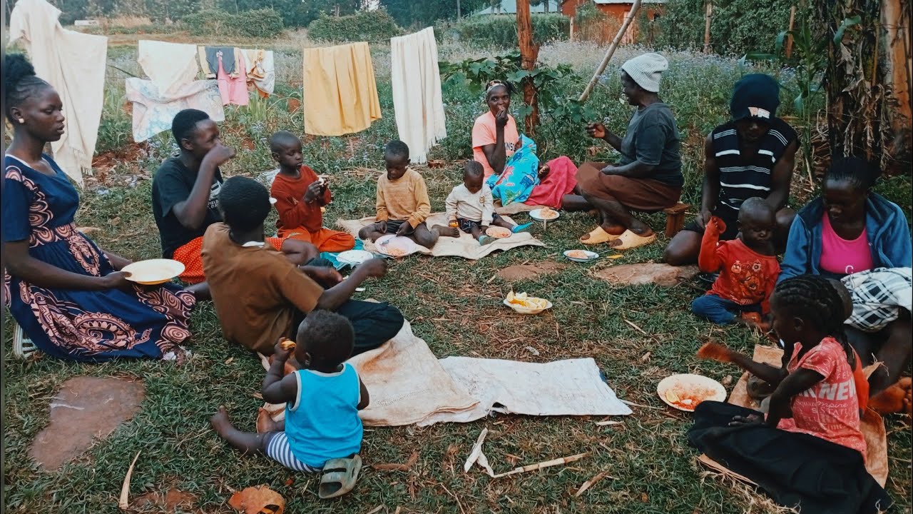Weaving ropes using sisal fibre+ Cooking mashed boiled green Bananas with Beef stew// Village life.