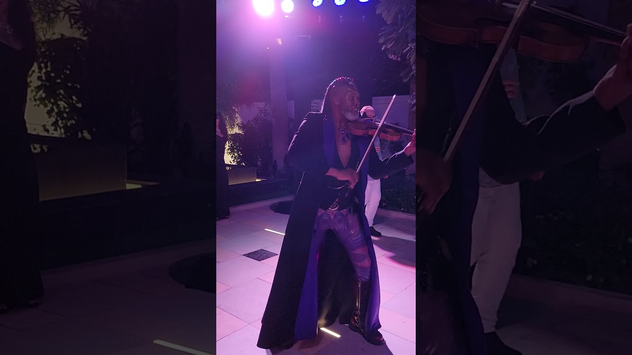 You're The Diamond in my Eye live in Dubai