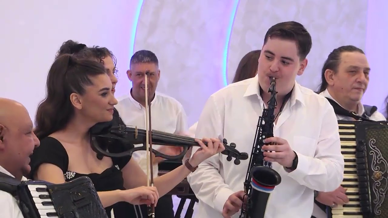 Stefan i Nenad Mladenović Munje,  Violeta Marinović i Ljubiša Božinović - Cool dance