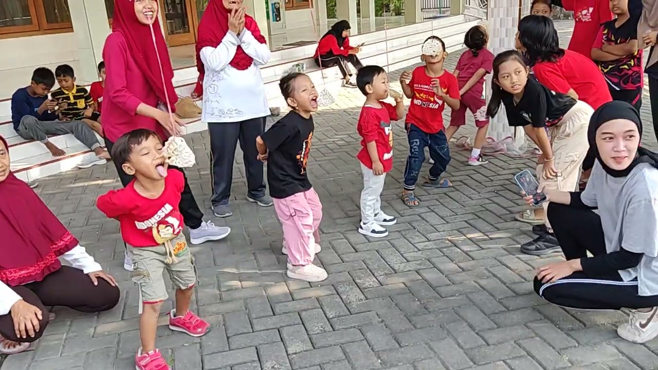 Lomba makan krupuk anak anak lucu