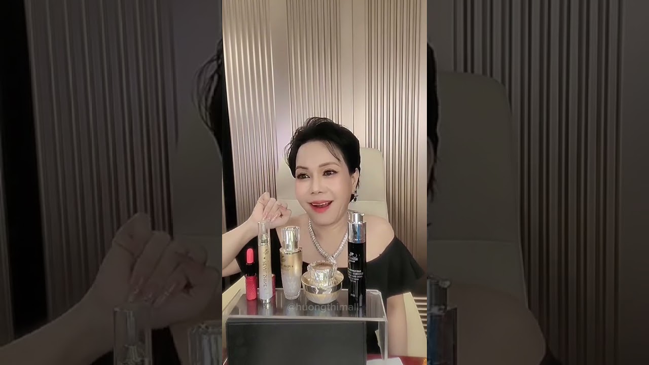 Việt Hương đ&aacute;p trả cực chất  khi bị 1 vị kh&aacute;n giả b&igrave;nh luận k&eacute;m duy&ecirc;n