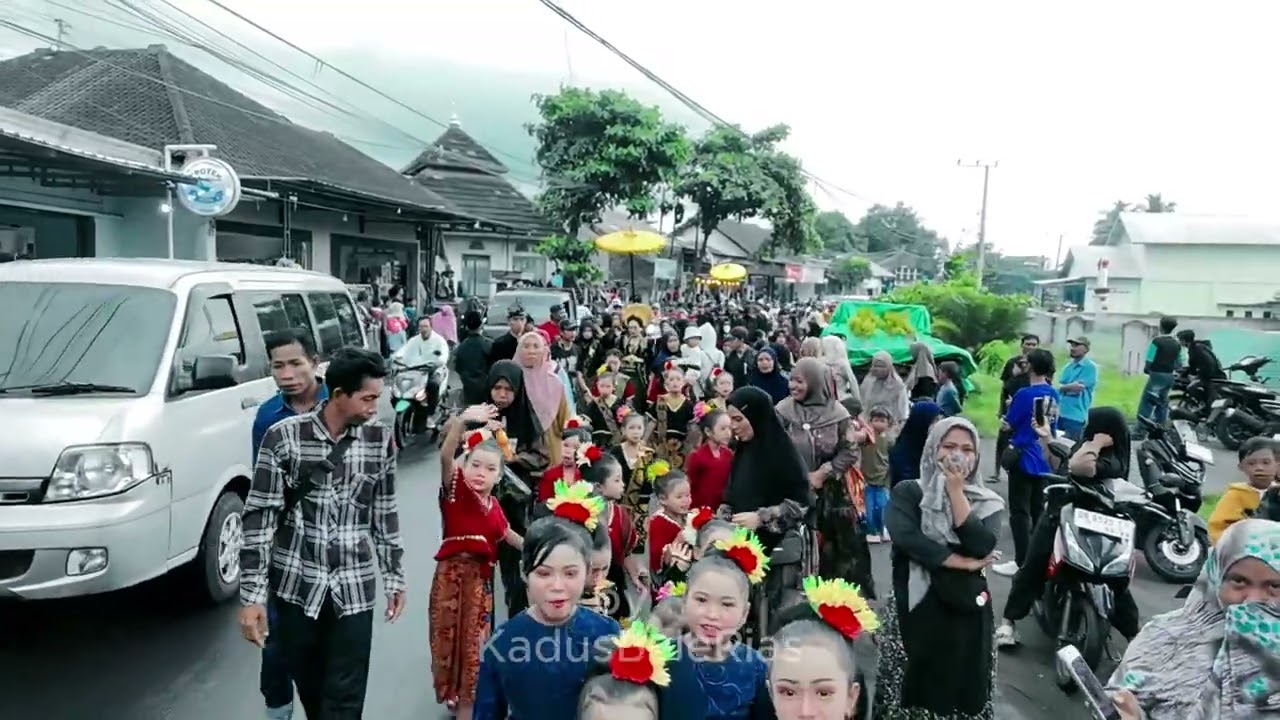 ACARA NYONGKOLAN ADAT SASAK (LOMBOK)