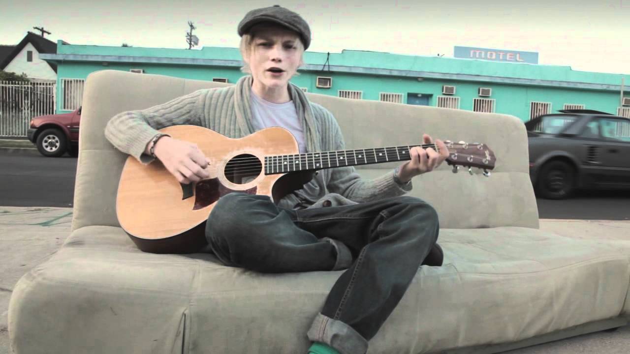 Ulrik Munther - Moments Ago