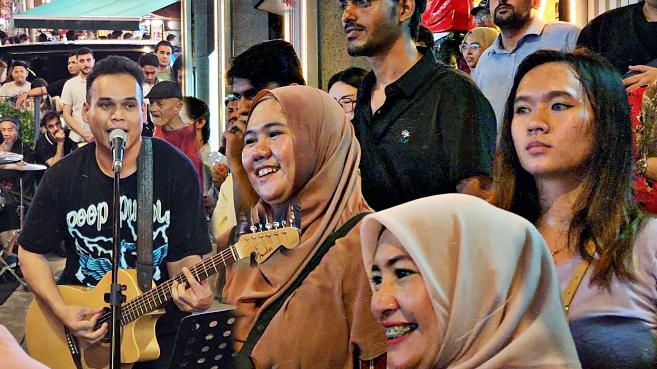 Ini Yang Terjadi bila orang Indonesia dan Malaysia dengar Bob main lagu Wali Band dah macam konsert