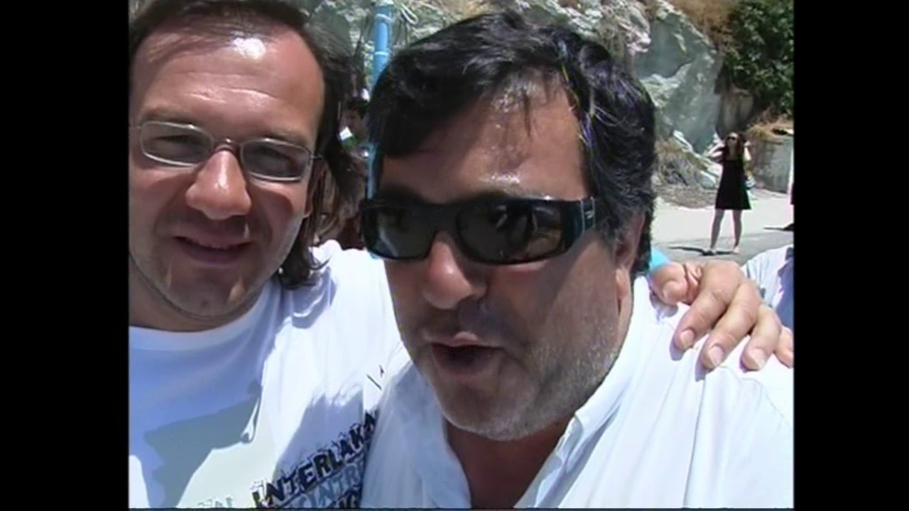 Σύρος 8-6-2006  Ο ''ΟΜΟΡΦΟΣ ΚΟΣΜΟΣ ΤΟ ΠΡΩΙ'' στην παραλία του Αγίου Νικολάου.