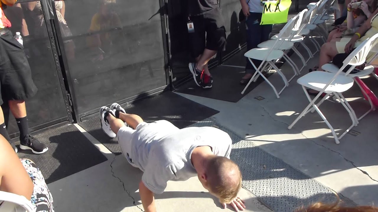 Backstreet Boys Sacramento May 23, 2014- Brian doing Push-Ups during soundcheck