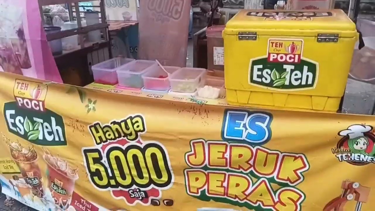 Erwin lagi ngabubutri taman makan  pahlawan