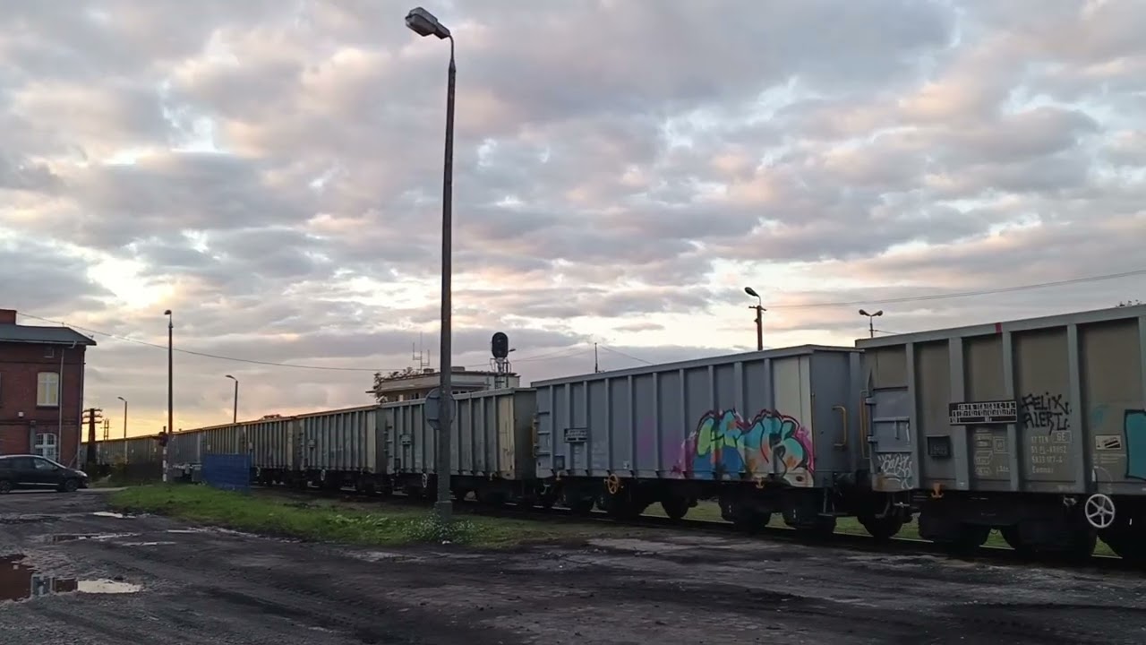 Mełno, pociąg towarowy.