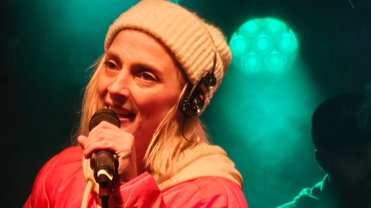 Barbora Pol&aacute;kov&aacute; - Po v&aacute;lce ( Rožnov pod Radho&scaron;těm 6.12 .2024 )