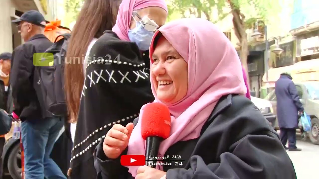خبز وماء وبن علي أي..الله يرحمك..كنا عايشين وناخذو في إعاناتنا كاملة..اليوم إطردو فينا المسؤولين!