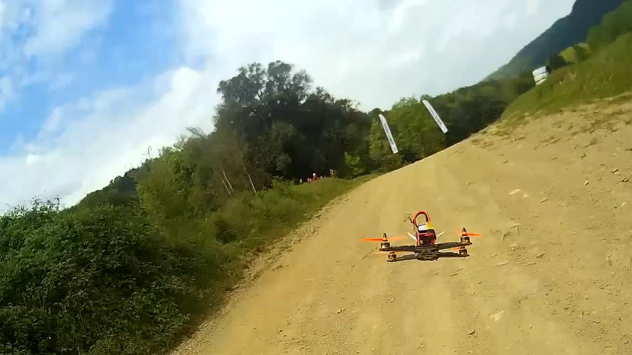 DDCTEAM | Carrera de drones FPV en circuito de coches | 28/04/2015