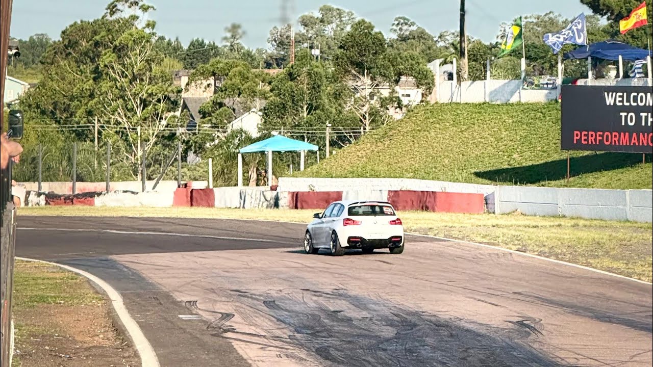 BMW M140i @ Tarumã, RS - 1:15,4 - radial