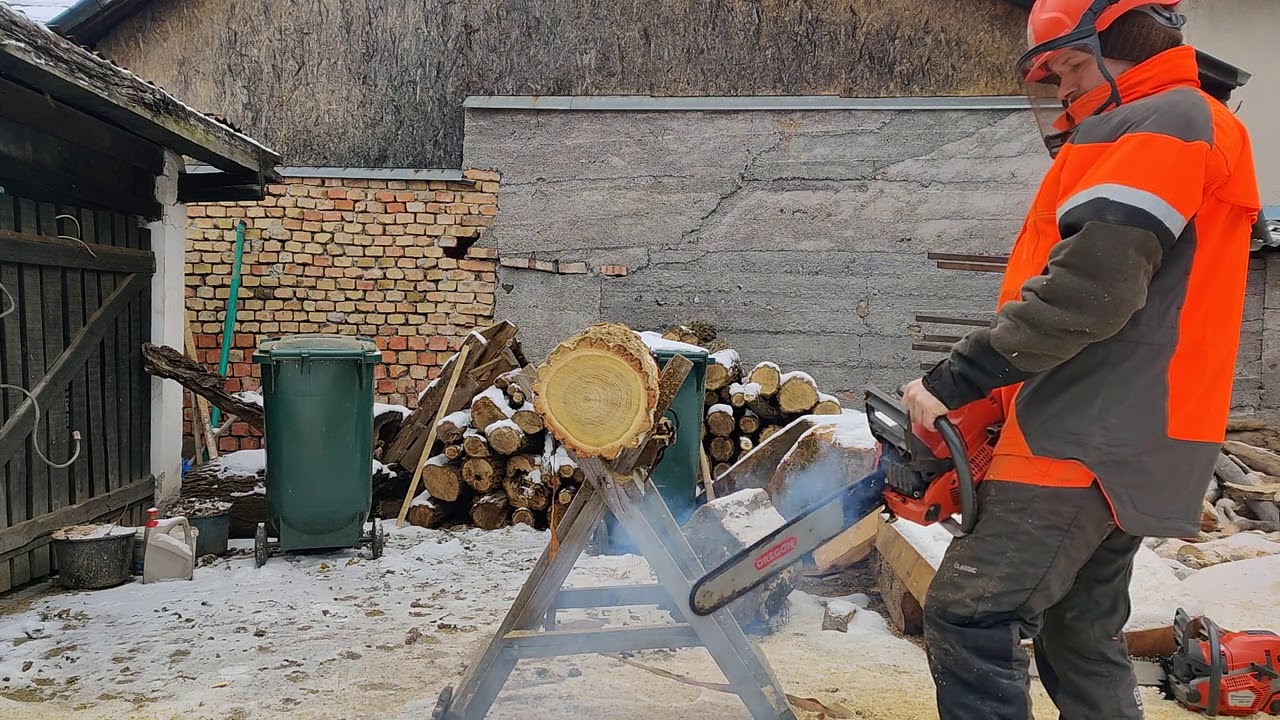 Husqvarna 555 vs. Husqvarna 562 XP.