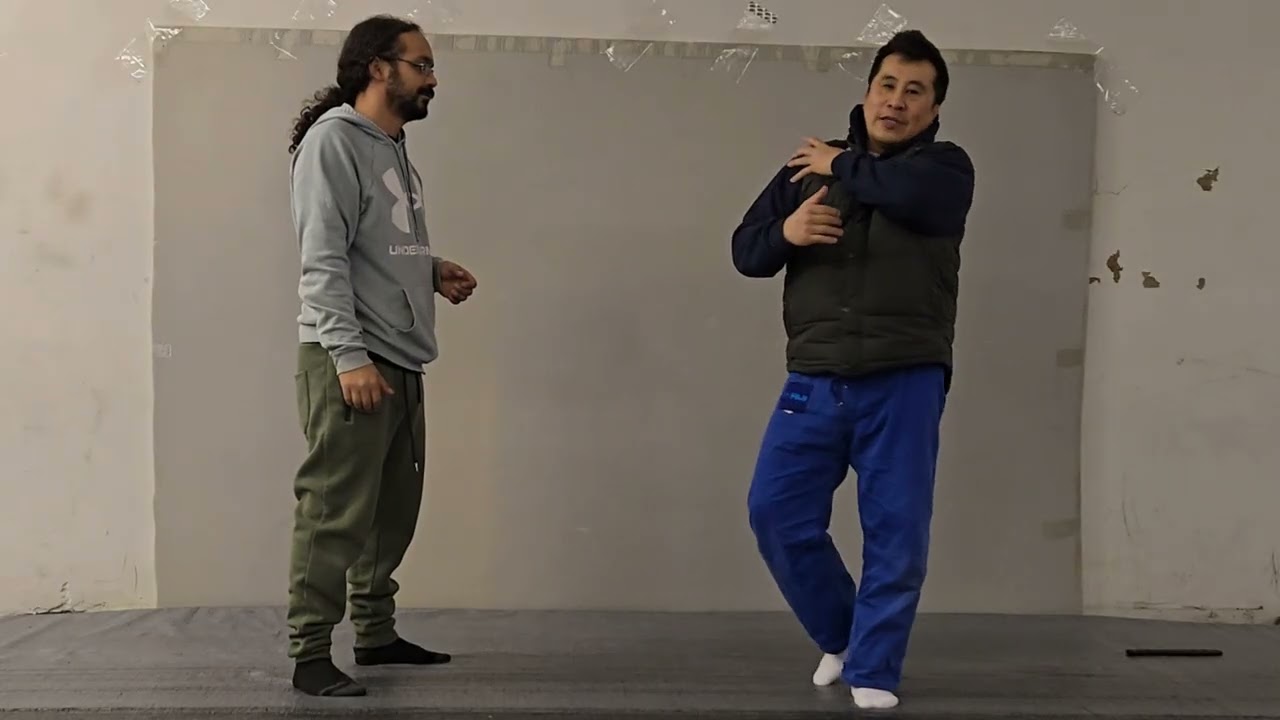 Super detailed video on the underhook, should pinch, and defending the waist grab.