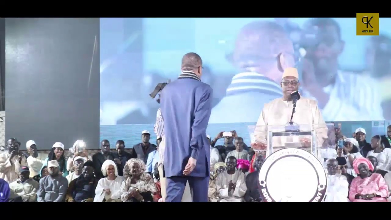 Youssou Ndour chante le son du campagne de MACKY SALL. a Saint Louis