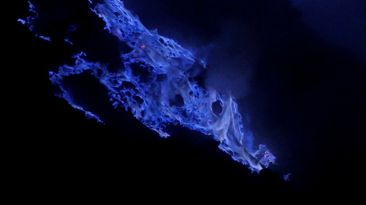 Kawah Ijen: blue flames in 4k