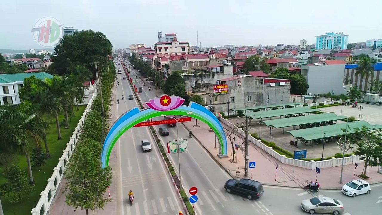 Ch&iacute; Linh gi&agrave;u đẹp anh h&ugrave;ng