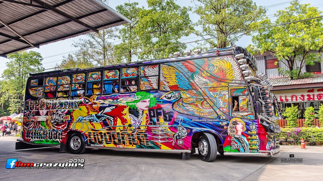 รถบัสวันเพ็ญ Freedom Buspub Team จัดเต็มในร้านแก้วของฝาก DJ MosZii การันตรีความมันส์